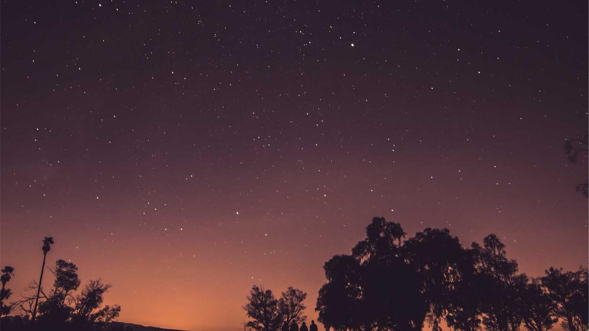 广州塔几点开灯