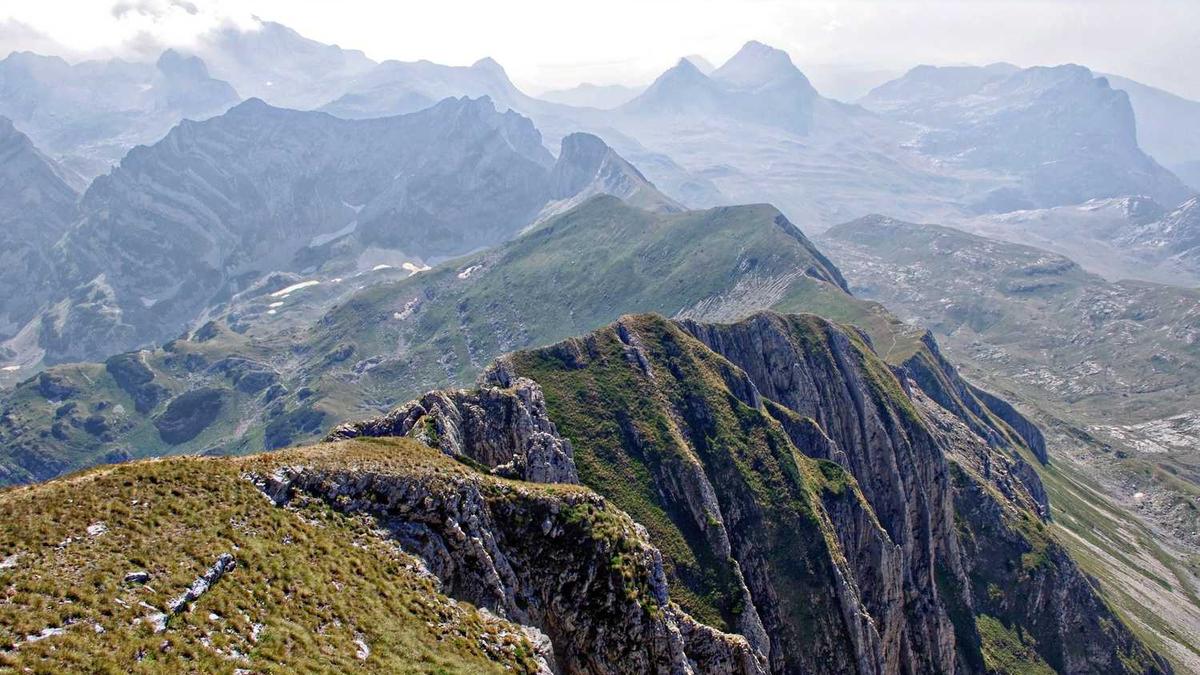 巴彦淖尔在内蒙古的哪个位置?